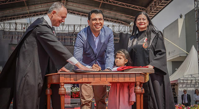 Comenzó la era Perico en Soacha, el nuevo alcalde ya firmó su primer decreto en el  municipio.